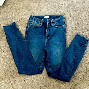 Good American classic denim skinny jeans with raw hem